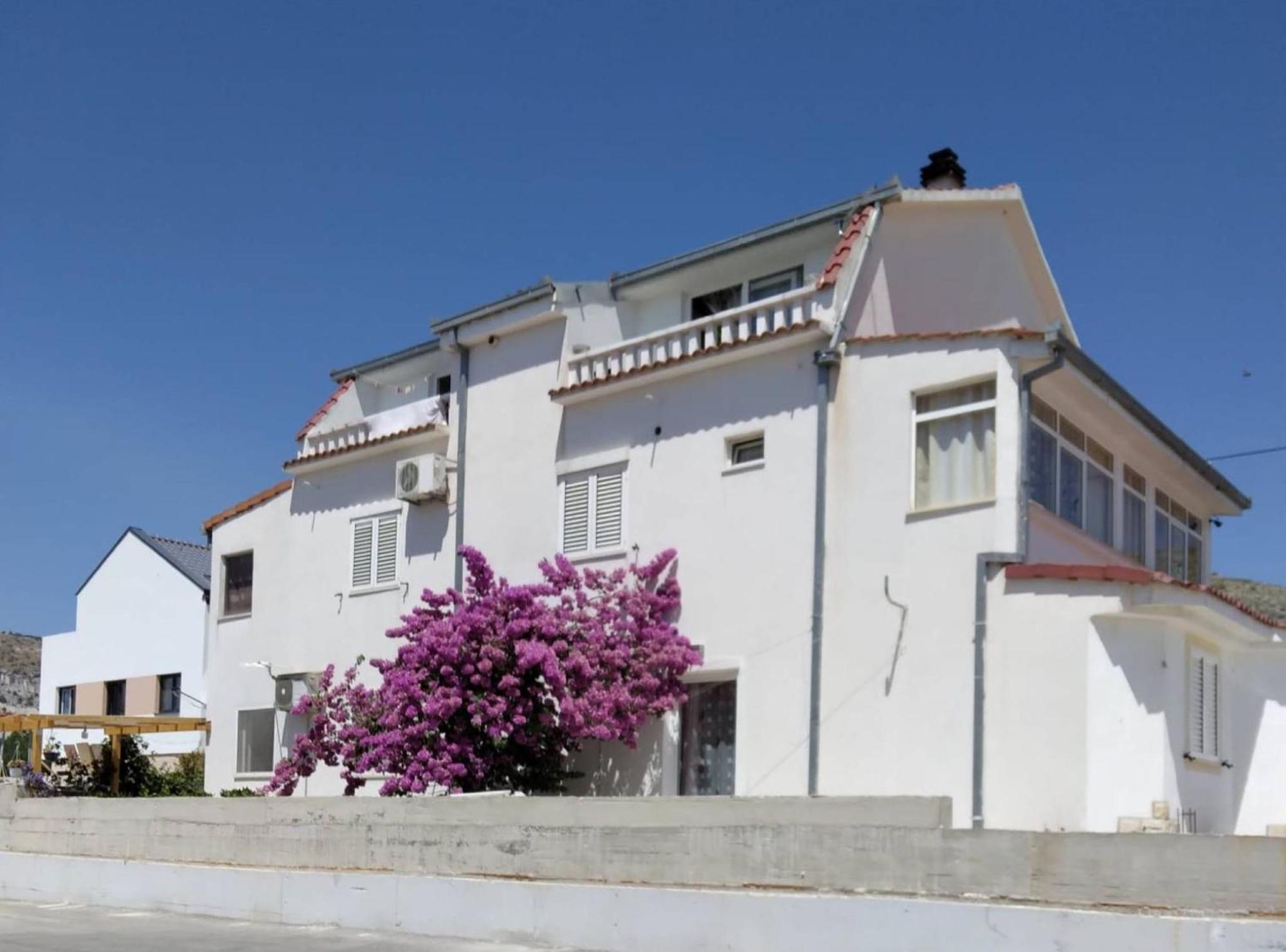 Downtown With Private Parking * Trogir